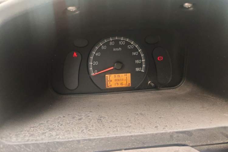 Used Wuling Zhiguang 2015 1.2L Practical LS-I Model Odometer Close Up