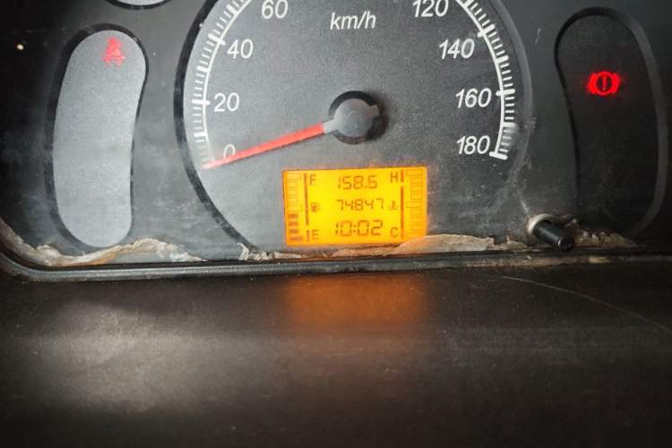 Used Wuling Zhiguang 2015 1.2L Practical LS-I Model Odometer Close Up