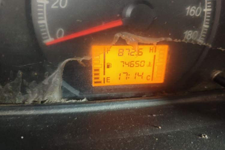 Used Wuling Zhiguang 2015 1.2L S Practical Model LSI Odometer Close Up