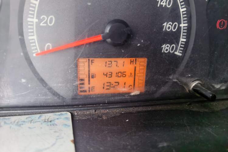Used Wuling Zhiguang 2015 1.2L Practical LS-I Model Odometer Close Up