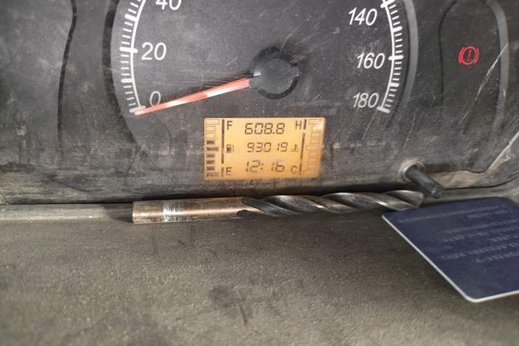 Used Wuling Zhiguang 2015 1.2L Practical LS-I Model Odometer Close Up