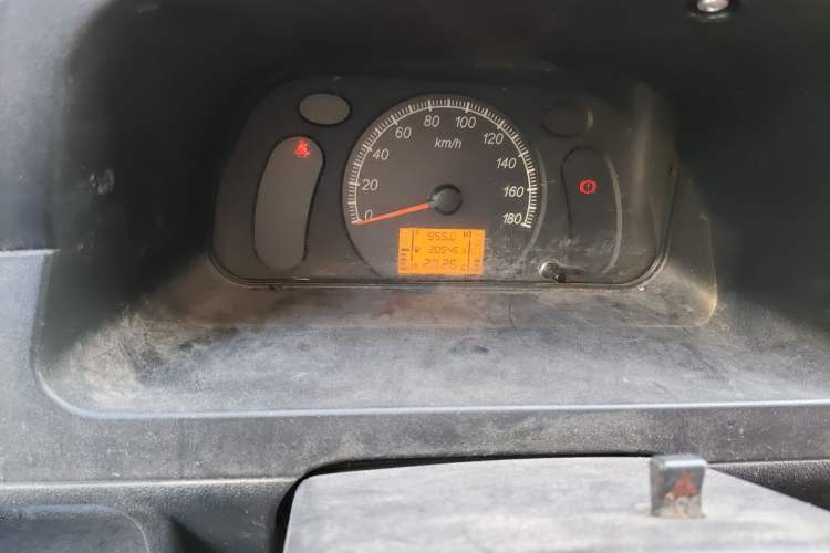 Used Wuling Zhiguang 2015 1.2L Practical LS-I Model Odometer Close Up