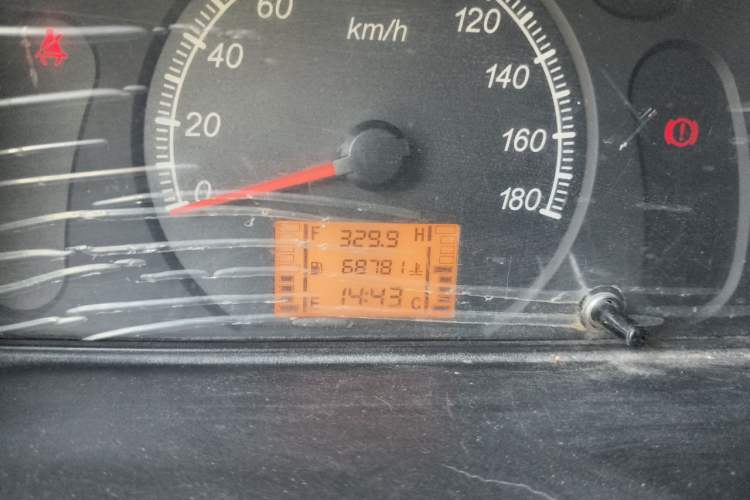 Used Wuling Zhiguang 2015 1.2L S Practical Model LSI Odometer Close Up