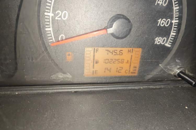 Used Wuling Zhiguang 2015 1.2L Practical LS-I Model Odometer Close Up