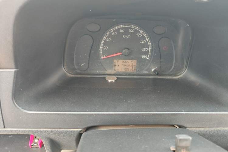 Used Wuling Zhiguang 2015 1.2L Practical LS-I Model Odometer Close Up