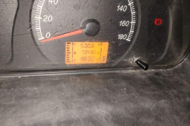 Used Wuling Zhiguang 2015 1.2L Practical LS-I Model Odometer Close Up