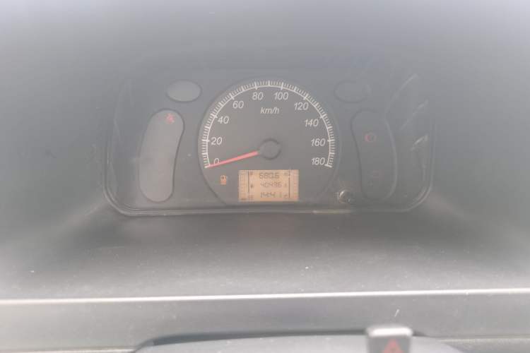 Used Wuling Zhiguang 2015 1.2L Practical LS-I Model Odometer Close Up