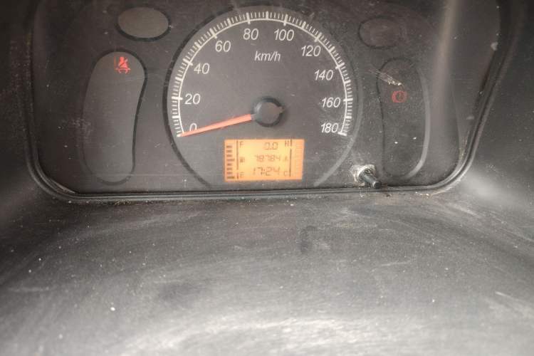 Used Wuling Zhiguang 2015 1.2L Practical LS-I Model Odometer Close Up