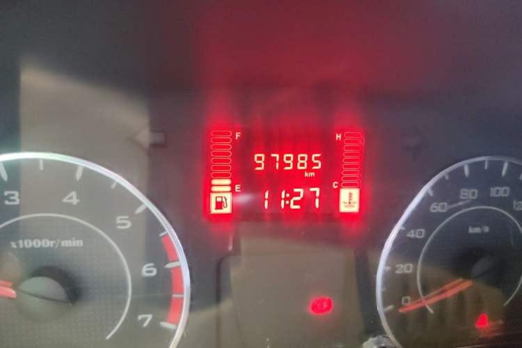 Used Wuling Zhiguang 2015 1.2L S Standard Model LSI Odometer Close Up