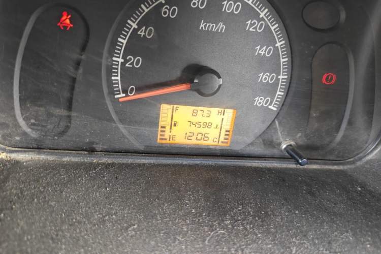 Used Wuling Zhiguang 2015 1.2L Practical LS-I Model Odometer Close Up