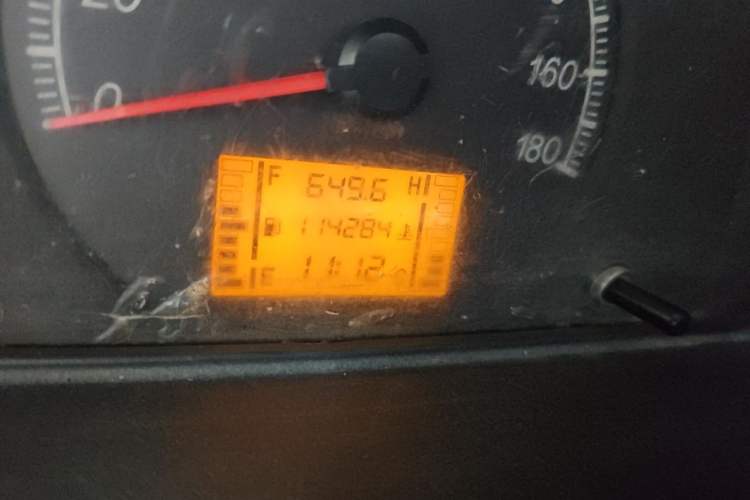 Used Wuling Zhiguang 2015 1.2L Practical LS-I Model Odometer Close Up