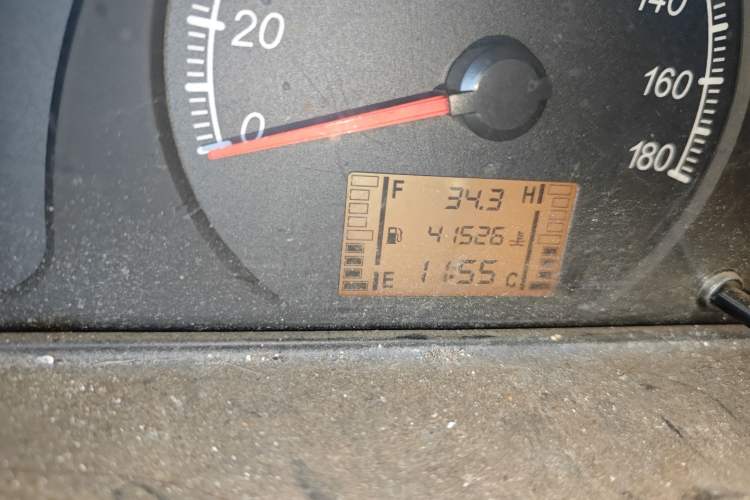 Used Wuling Zhiguang 2015 1.2L Practical LS-I Model Odometer Close Up