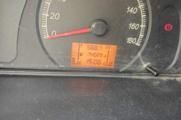 Used Wuling Zhiguang 2015 1.2L Practical LS-I Model Odometer Close Up