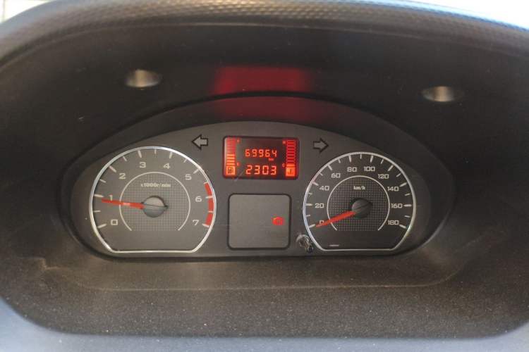 Used Wuling Zhiguang 2015 1.2L S Practical Model LSI Odometer Close Up