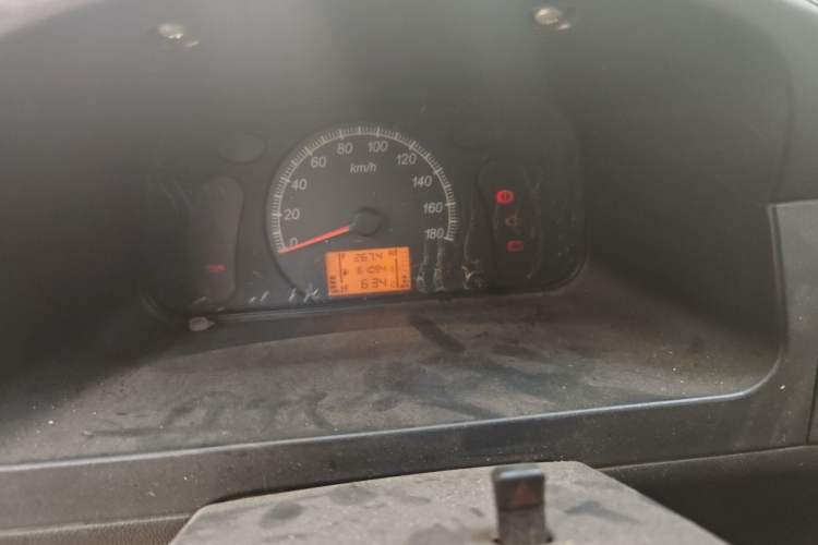 Used Wuling Zhiguang 2015 1.2L Practical LS-I Model Odometer Close Up