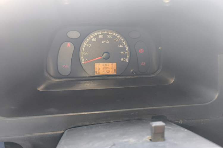 Used Wuling Zhiguang 2015 1.2L Practical LS-I Model Odometer Close Up