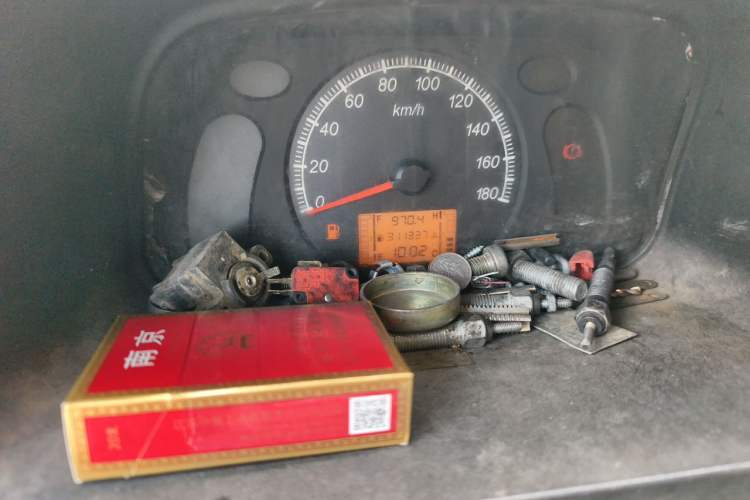 Used Wuling Zhiguang 2015 1.2L Practical LS-I Model Odometer Close Up