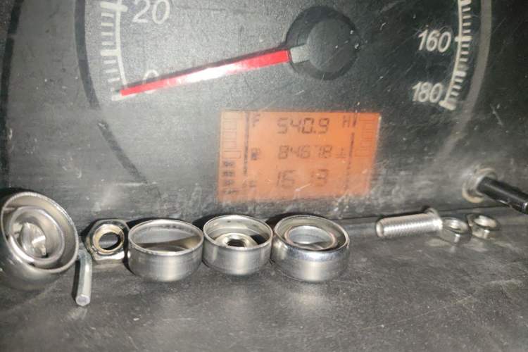 Used Wuling Zhiguang 2015 1.2L Practical LS-I Model Odometer Close Up