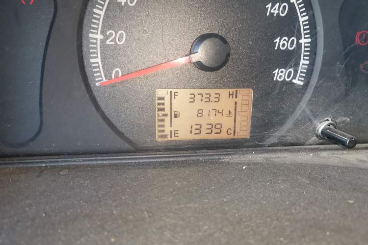Used Wuling Zhiguang 2015 1.2L Practical LS-I Model Odometer Close Up