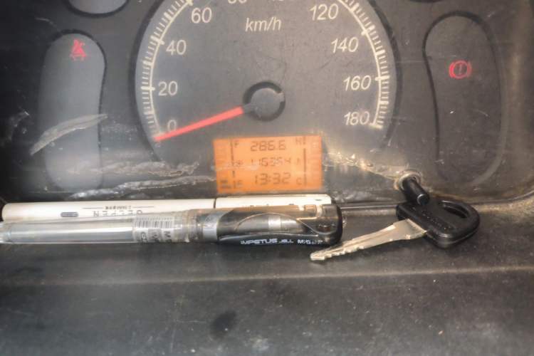 Used Wuling Zhiguang 2015 1.2L Practical LS-I Model Odometer Close Up
