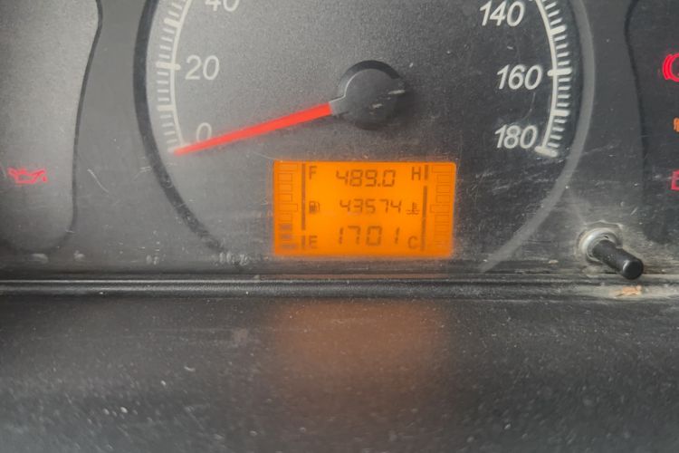 Used Wuling Zhiguang 2015 1.2L Practical LS-I Model Odometer Close Up