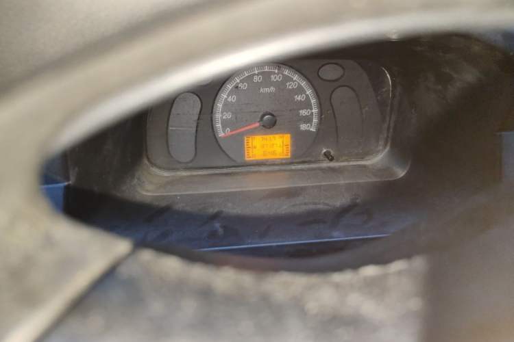 Used Wuling Zhiguang 2015 1.2L Practical LS-I Model Odometer Close Up