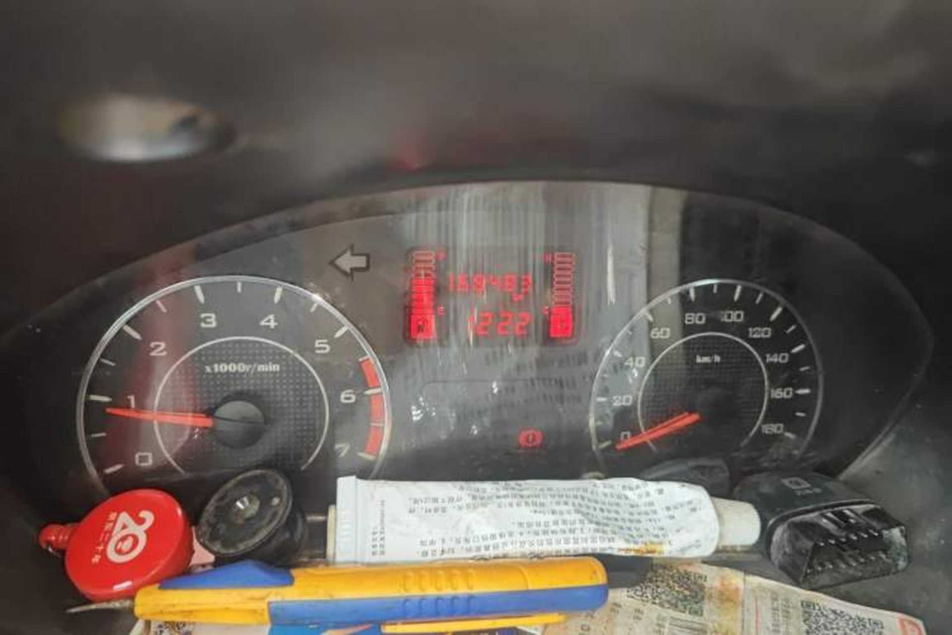 Used Wuling Zhiguang 2015 1.2L S Practical Model LSI Odometer Close Up