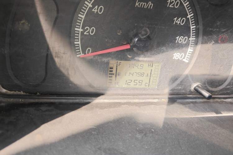 Used Wuling Zhiguang 2015 1.2L Practical LS-I Model Odometer Close Up