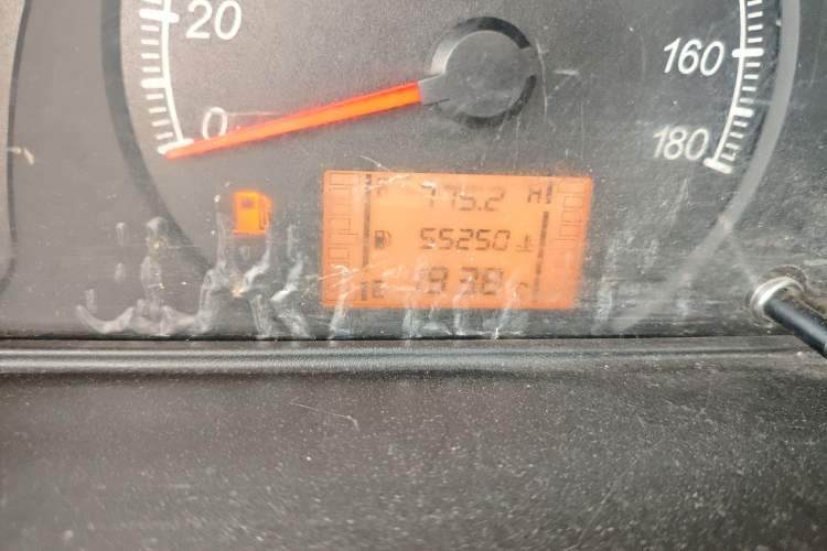 Used Wuling Zhiguang 2015 1.2L Practical LS-I Model Odometer Close Up