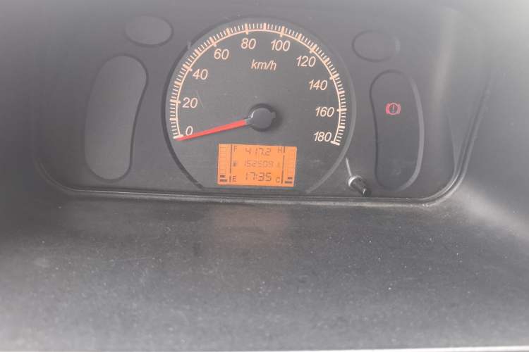 Used Wuling Zhiguang 2015 1.2L Practical LS-I Model Odometer Close Up