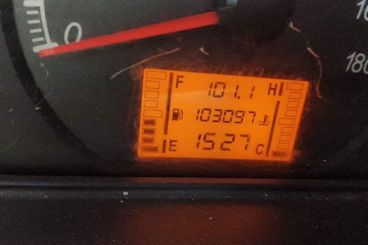 Used Wuling Zhiguang 2015 1.2L Practical LS-I Model Odometer Close Up