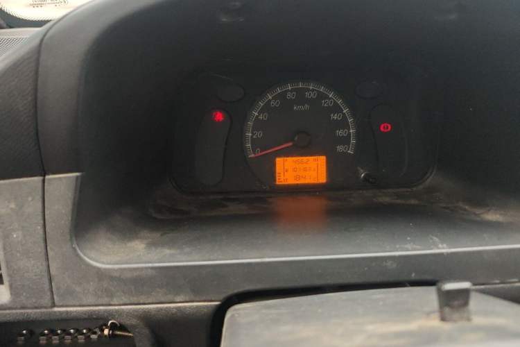 Used Wuling Zhiguang 2015 1.2L Practical LS-I Model Odometer Close Up