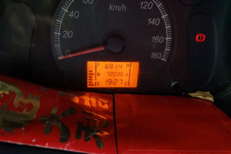 Used Wuling Zhiguang 2015 1.2L S Practical Model LSI Odometer Close Up