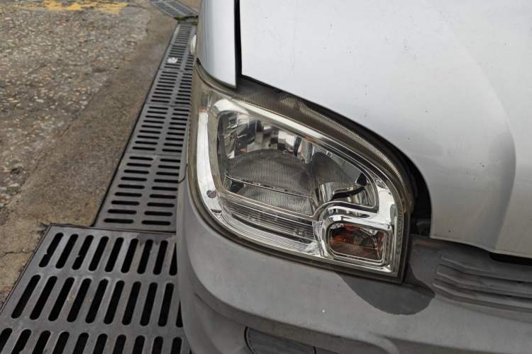 Used Wuling Zhiguang 2015 1.2L Practical LS-I Model Right Front Headlight