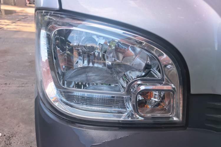 Used Wuling Zhiguang 2015 1.2L Practical LS-I Model Right Front Headlight