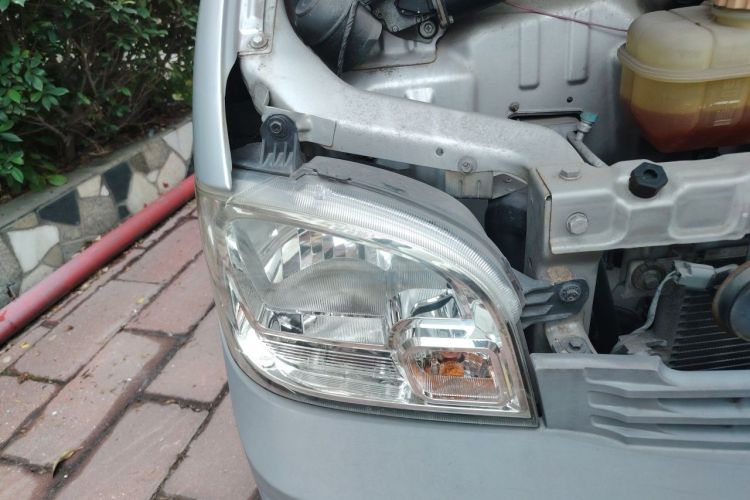Used Wuling Zhiguang 2015 1.2L Standard Model LSI Right Front Headlight