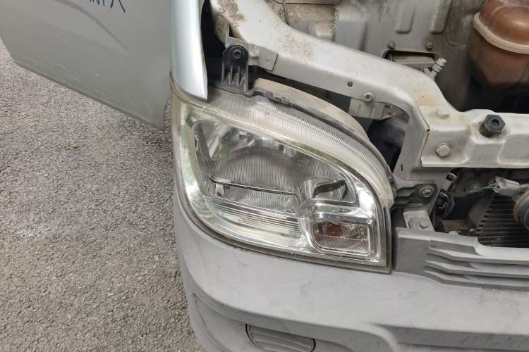 Used Wuling Zhiguang 2015 1.2L Practical LS-I Model Right Front Headlight