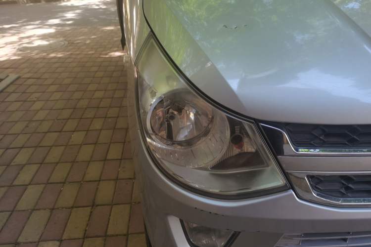 Used Wuling Zhiguang 2015 1.2L S Standard Model LSI Right Front Headlight