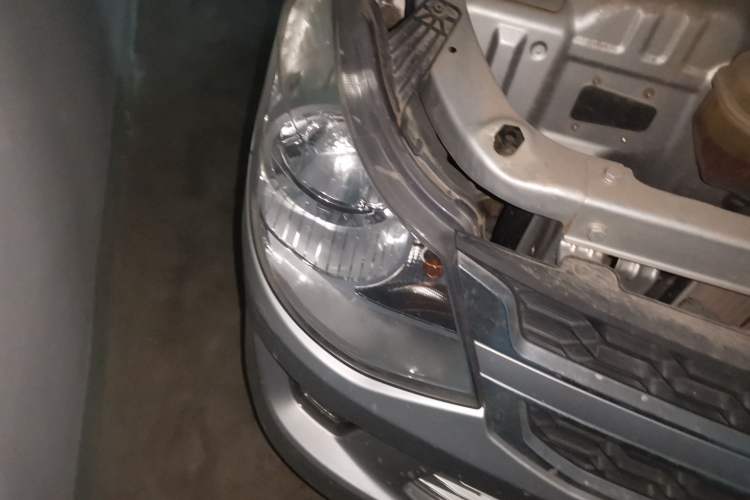 Used Wuling Zhiguang 2015 1.2L S Standard Model LSI Right Front Headlight