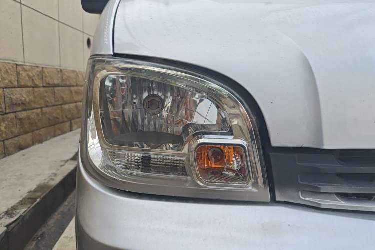 Used Wuling Zhiguang 2015 1.2L Standard Model LSI Right Front Headlight