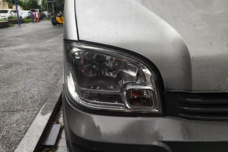 Used Wuling Zhiguang 2015 1.2L S Practical Model LSI Right Front Headlight