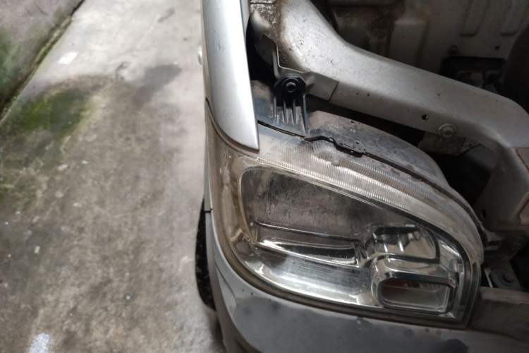 Used Wuling Zhiguang 2015 1.2L S Practical Model LSI Right Front Headlight