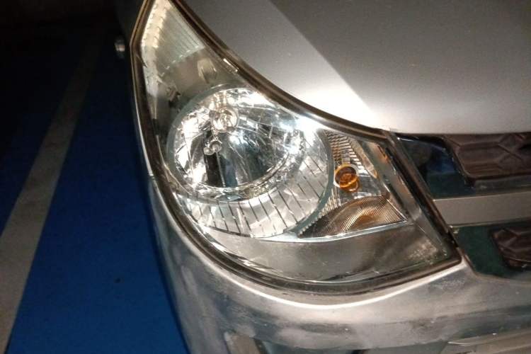 Used Wuling Zhiguang 2015 1.2L S Standard Model LSI Right Front Headlight