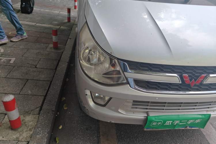 Used Wuling Zhiguang 2015 1.2L S Standard Model LSI Right Front Headlight