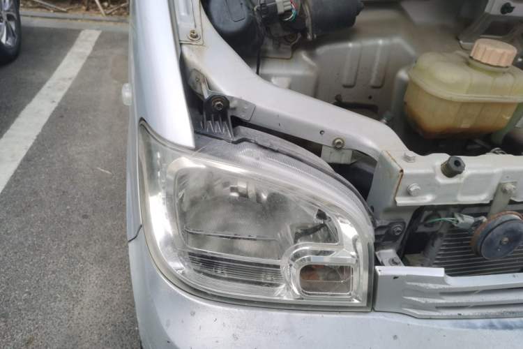 Used Wuling Zhiguang 2015 1.2L S Practical Model LSI Right Front Headlight