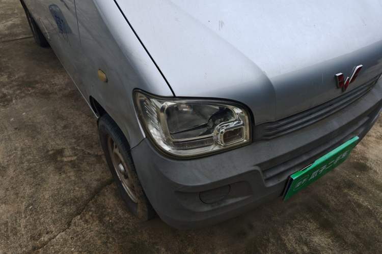 Used Wuling Zhiguang 2015 1.2L Standard Model LSI Right Front Headlight