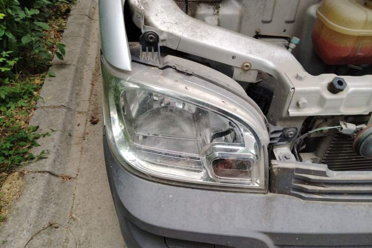 Used Wuling Zhiguang 2015 1.2L Practical LS-I Model Right Front Headlight