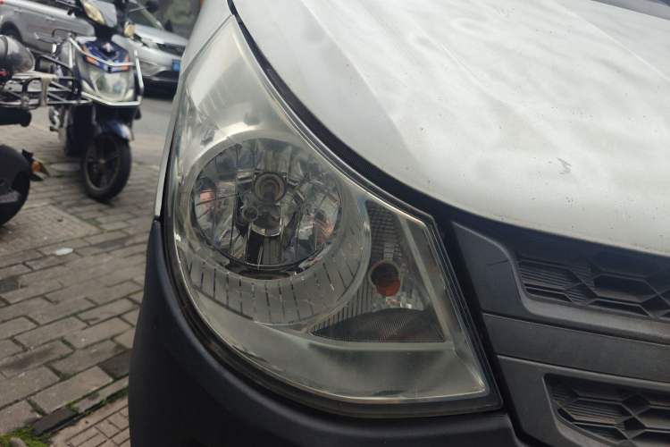 Used Wuling Zhiguang 2015 1.2L S Practical Model LSI Right Front Headlight