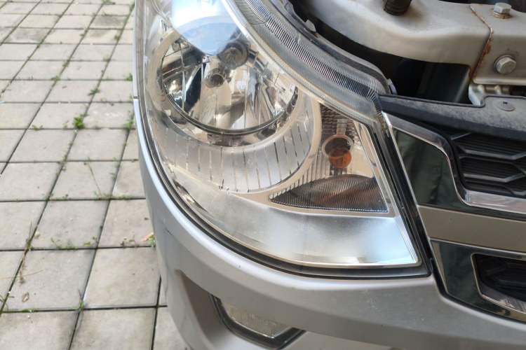 Used Wuling Zhiguang 2015 1.2L S Practical Model LSI Right Front Headlight