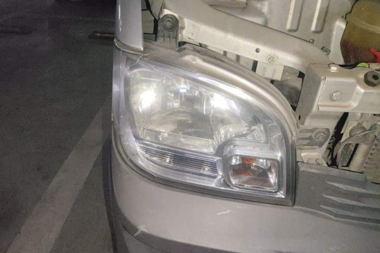 Used Wuling Zhiguang 2015 1.2L Practical LS-I Model Right Front Headlight